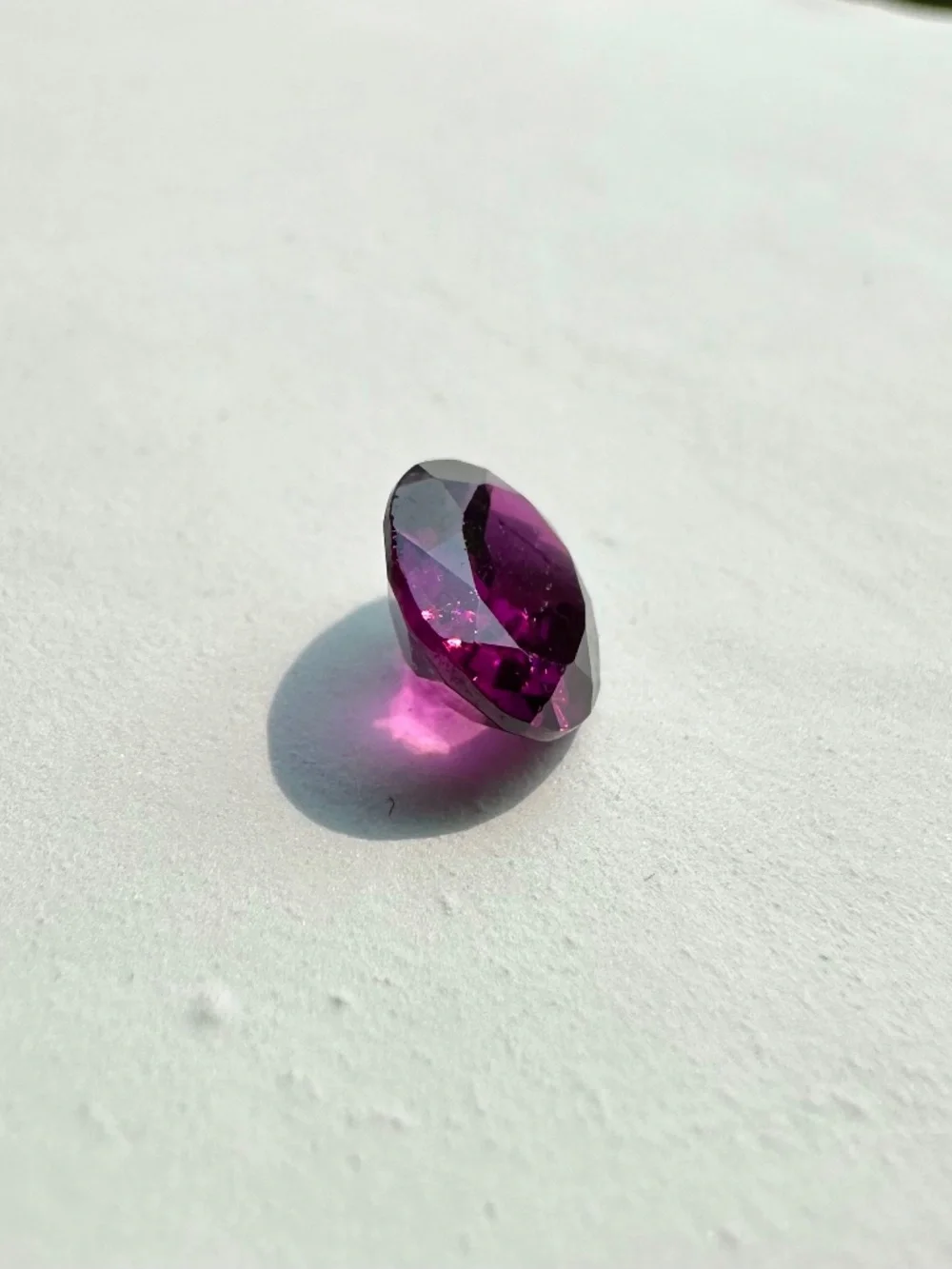 💖 2.06 CT Natural RHODOLITE GARNET Vivid Fuchsia Oval Gem